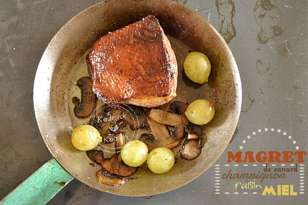 Magret de canard poêlé aux champignons, raisins et miel bio